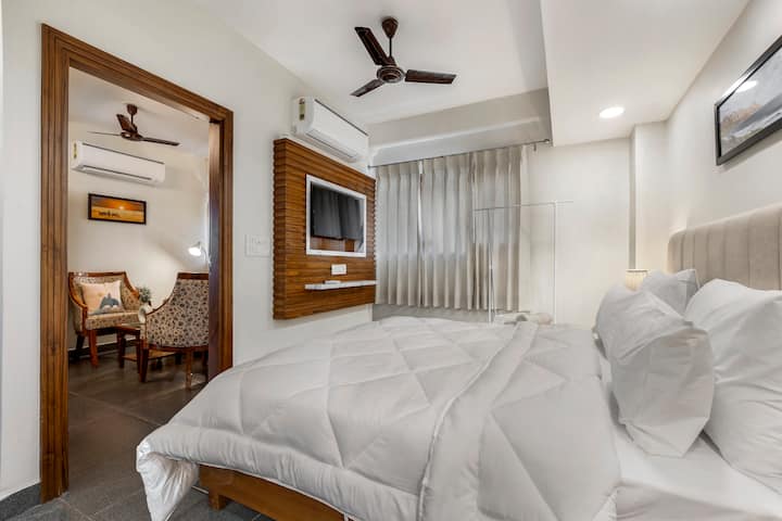 Parfait Street Onyx Homlee | Entire 3 BHK @Fortis - Tap to explore photos