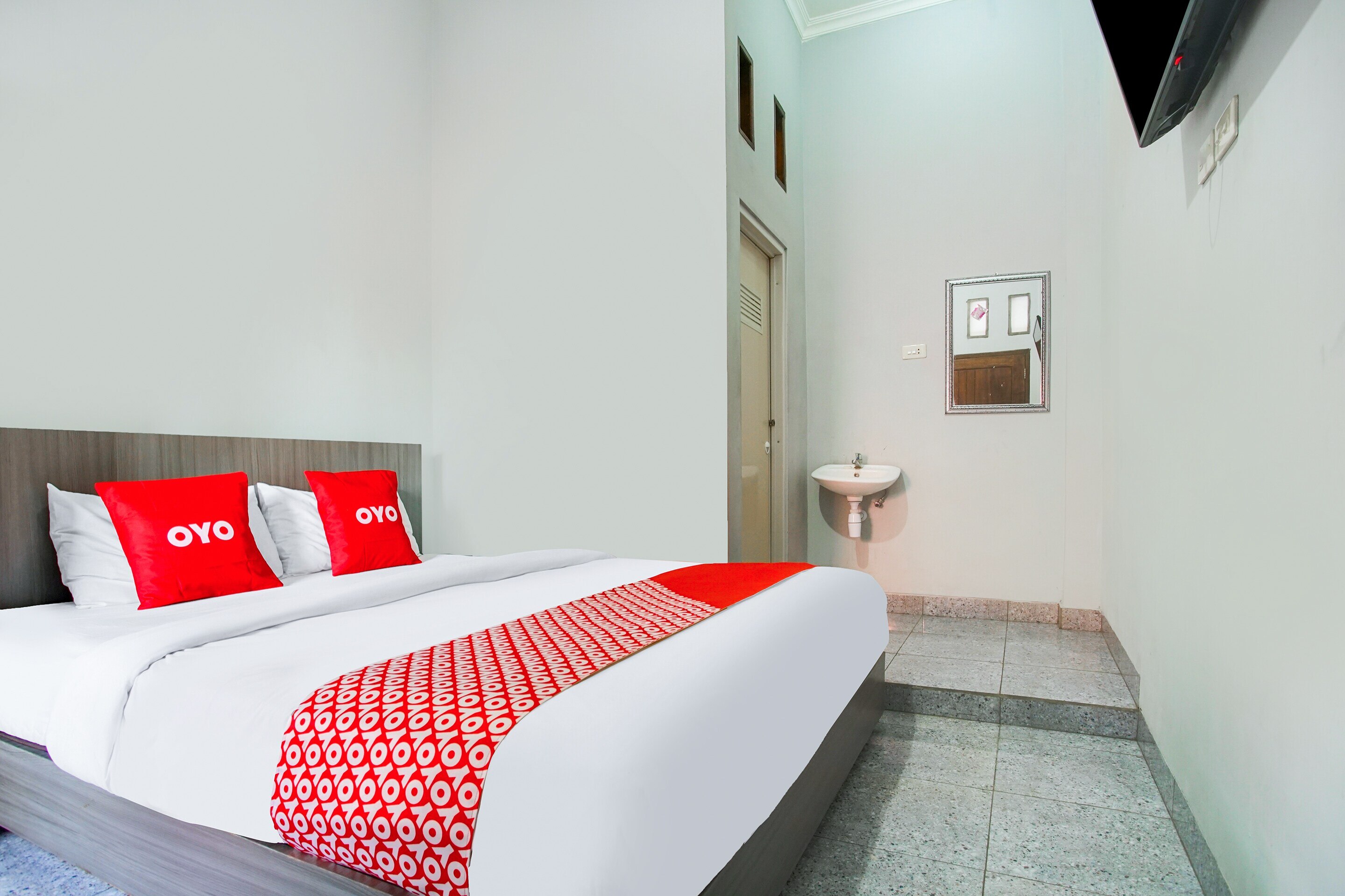 Hotel O Teluk Betung Near Taman Dipangga Formerly Z Hotel - Tap to explore photos