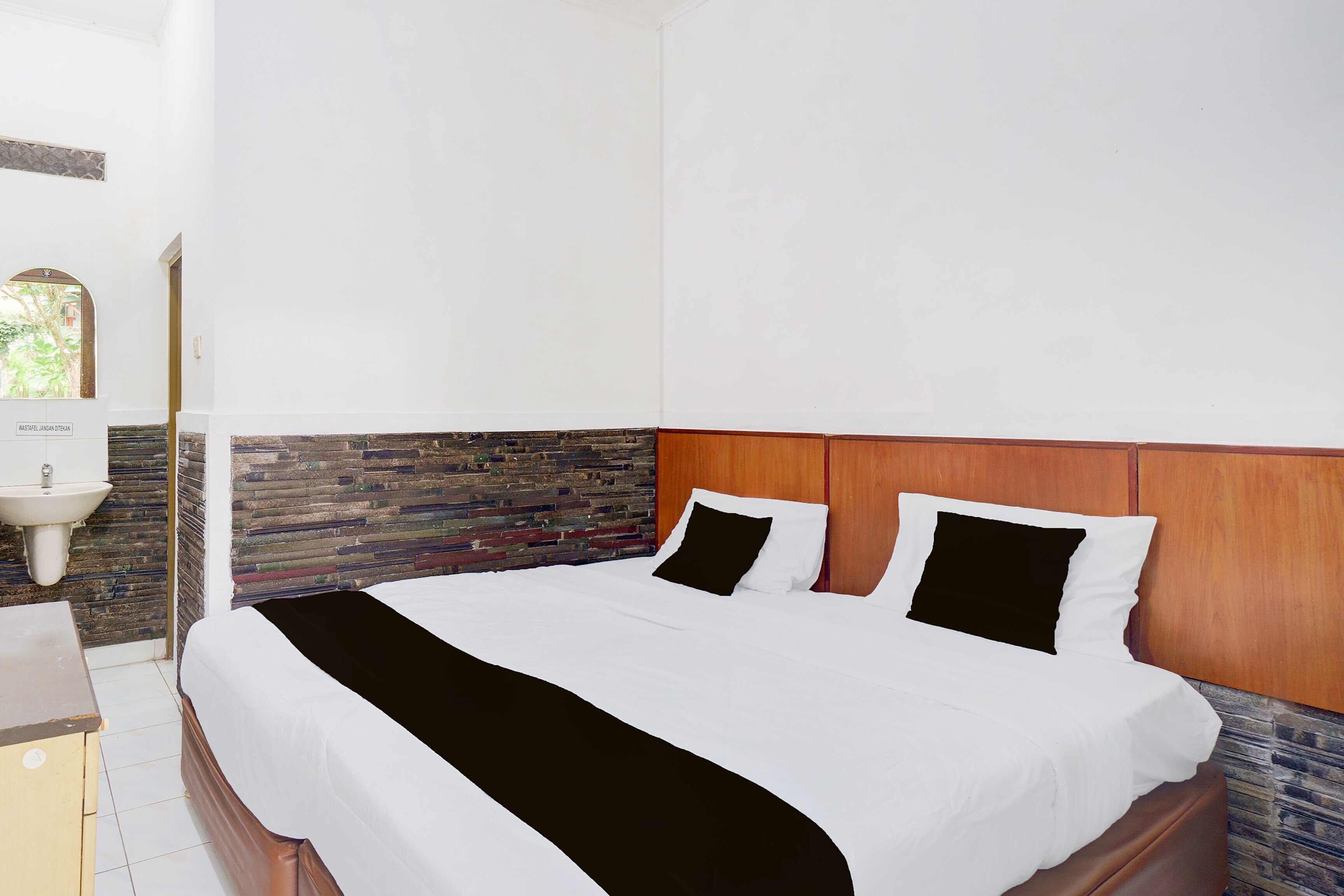 Hotel O Bogor near Taman Safari formerly Hotel Rudian 1 - Tap to explore photos