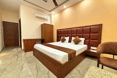 Hotel aroma crown, Zirakpur