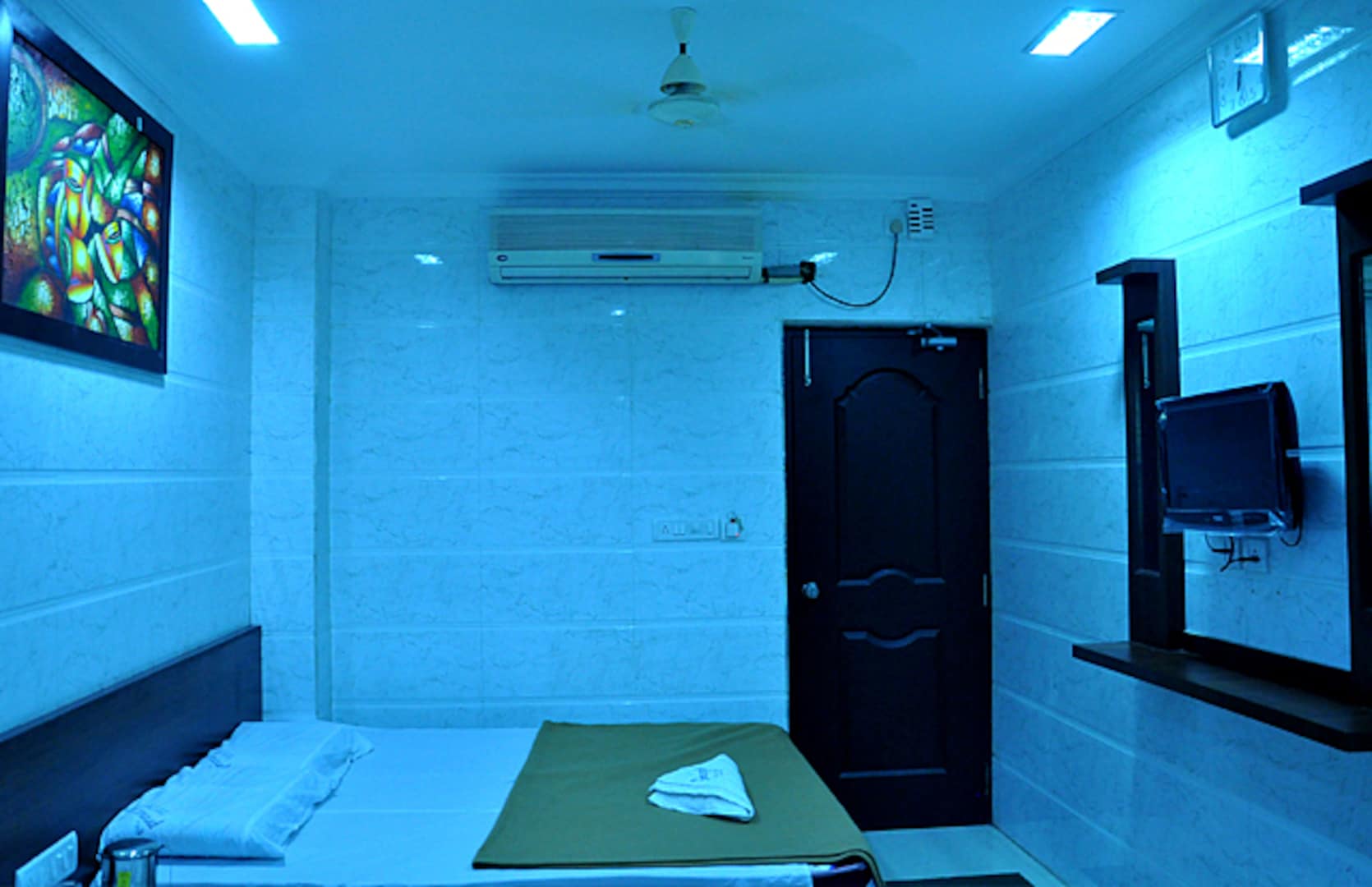 Nest Budget Hotel - Tap to explore photos