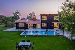 Mulberry Farmhouse | Luxe 5BHK Retreat with Jacuzzi, Bhiwadi