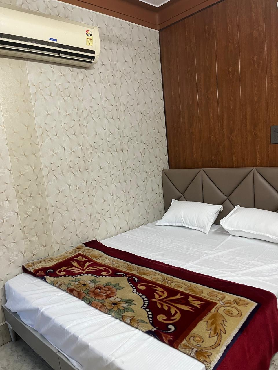 Hotel Anand. - Tap to explore photos