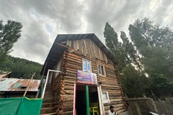 SHEENS RESTAURANT AND HOME STAY, Bandipore