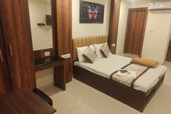 Ganesh Guest House Koyambedu Bus stand, Chennai