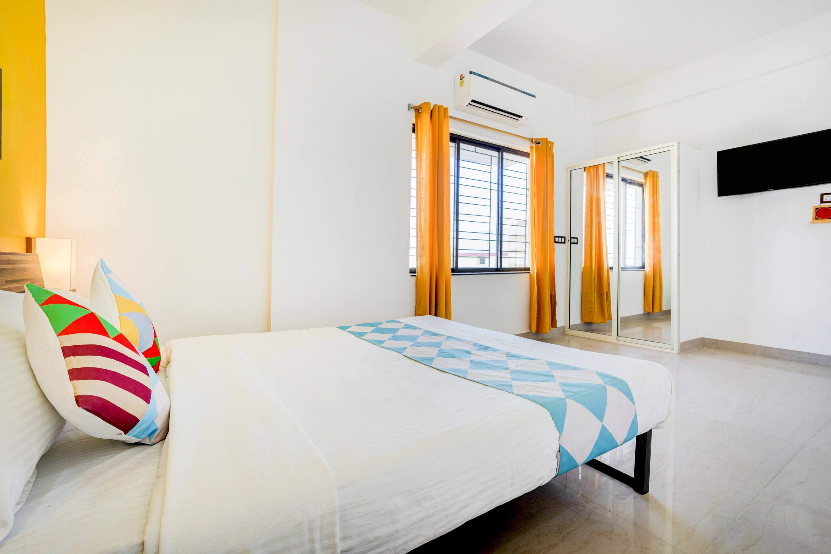 Hotel O Sai Miracle Stay - Tap to explore photos