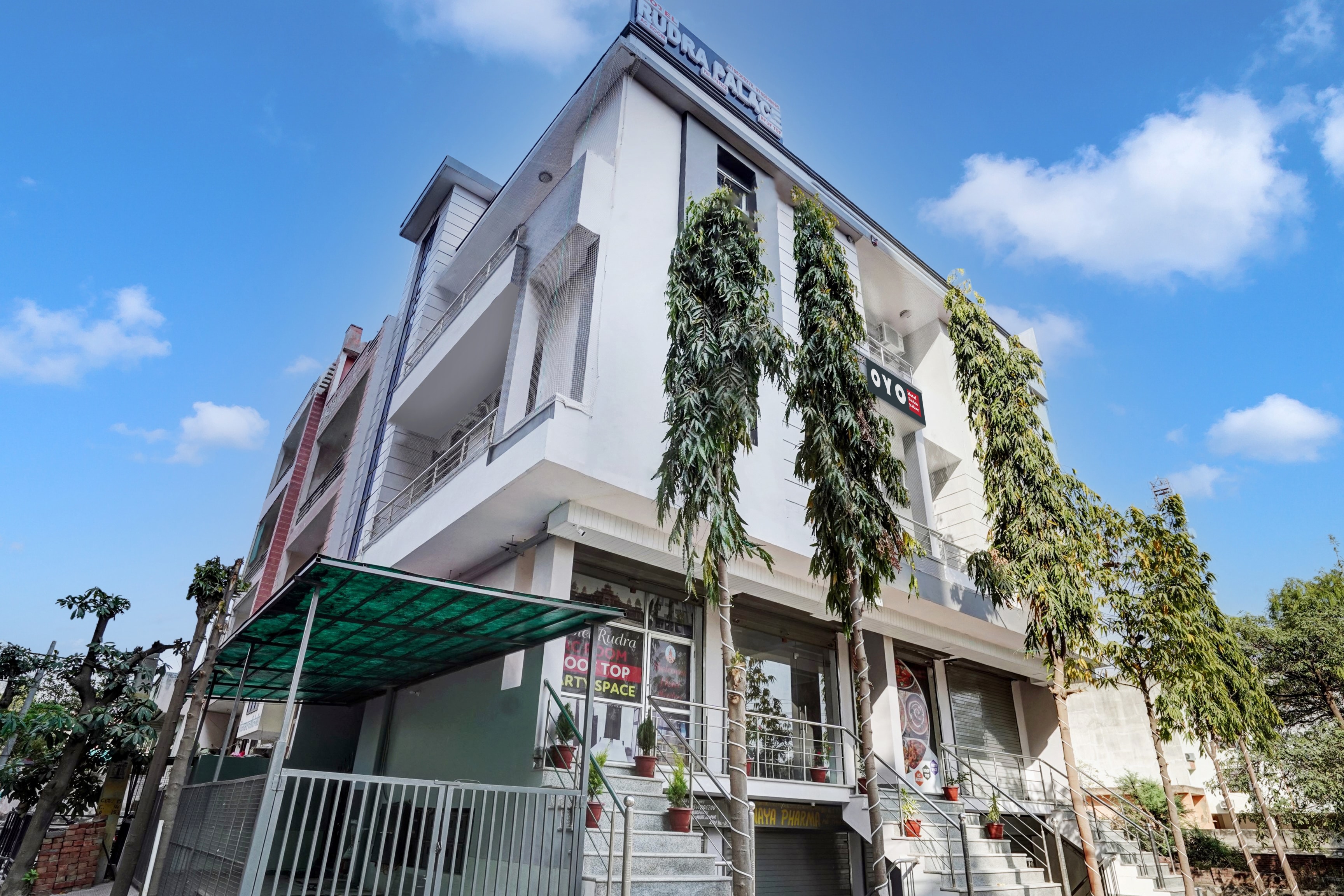 Hotel O Rudra Palace - Tap to explore photos
