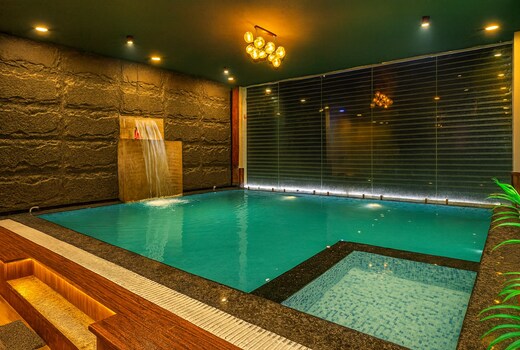 Lavish 6BHK Pool Villa Near Jaipur Railway Station