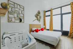 Exceptional studio - 2P - Moulin Rouge, Paris