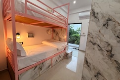 Flying Dutchman | Rooms & Dorms, Varanasi