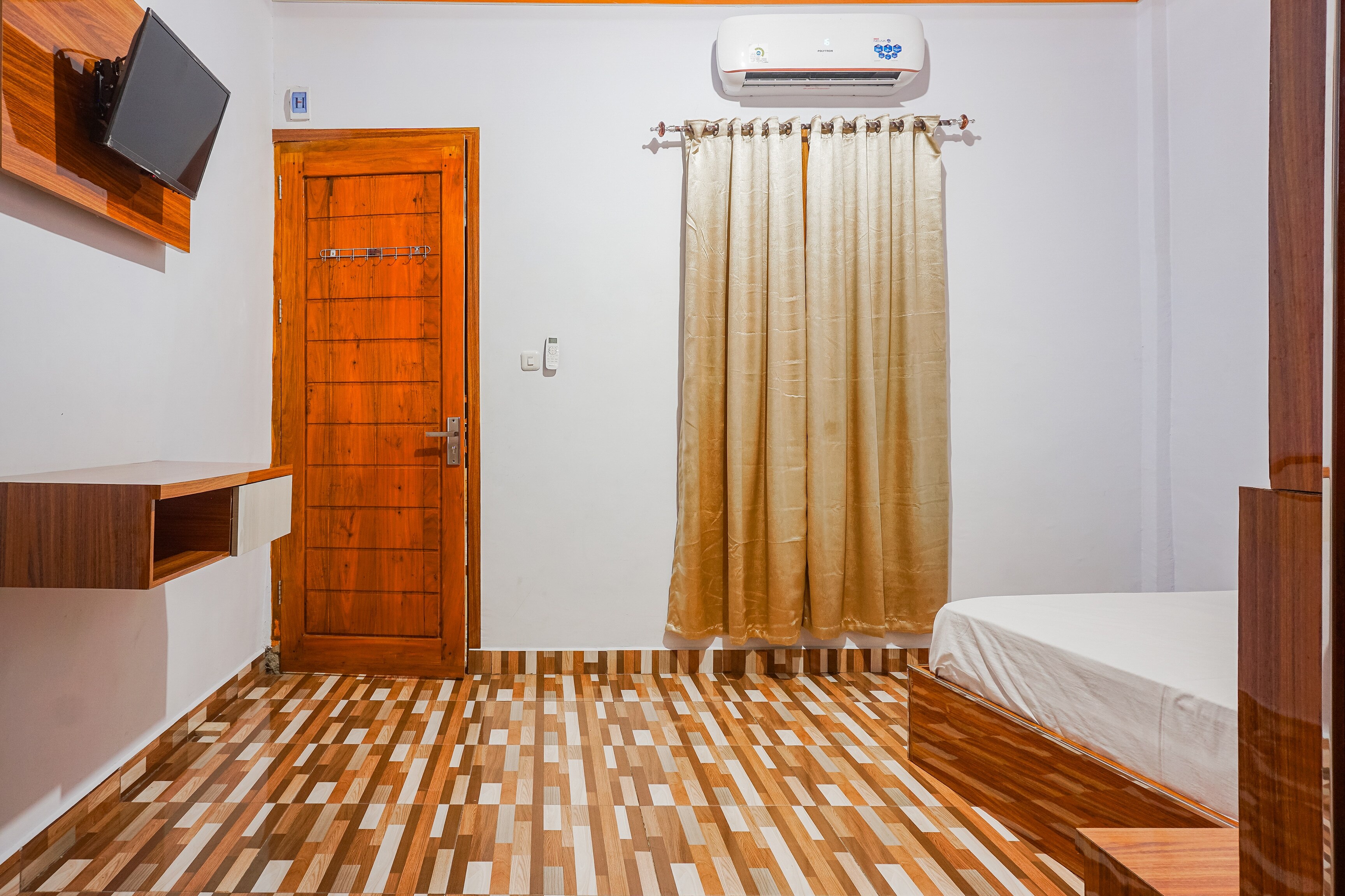OYO 93877 Atifah Homes - Tap to explore photos
