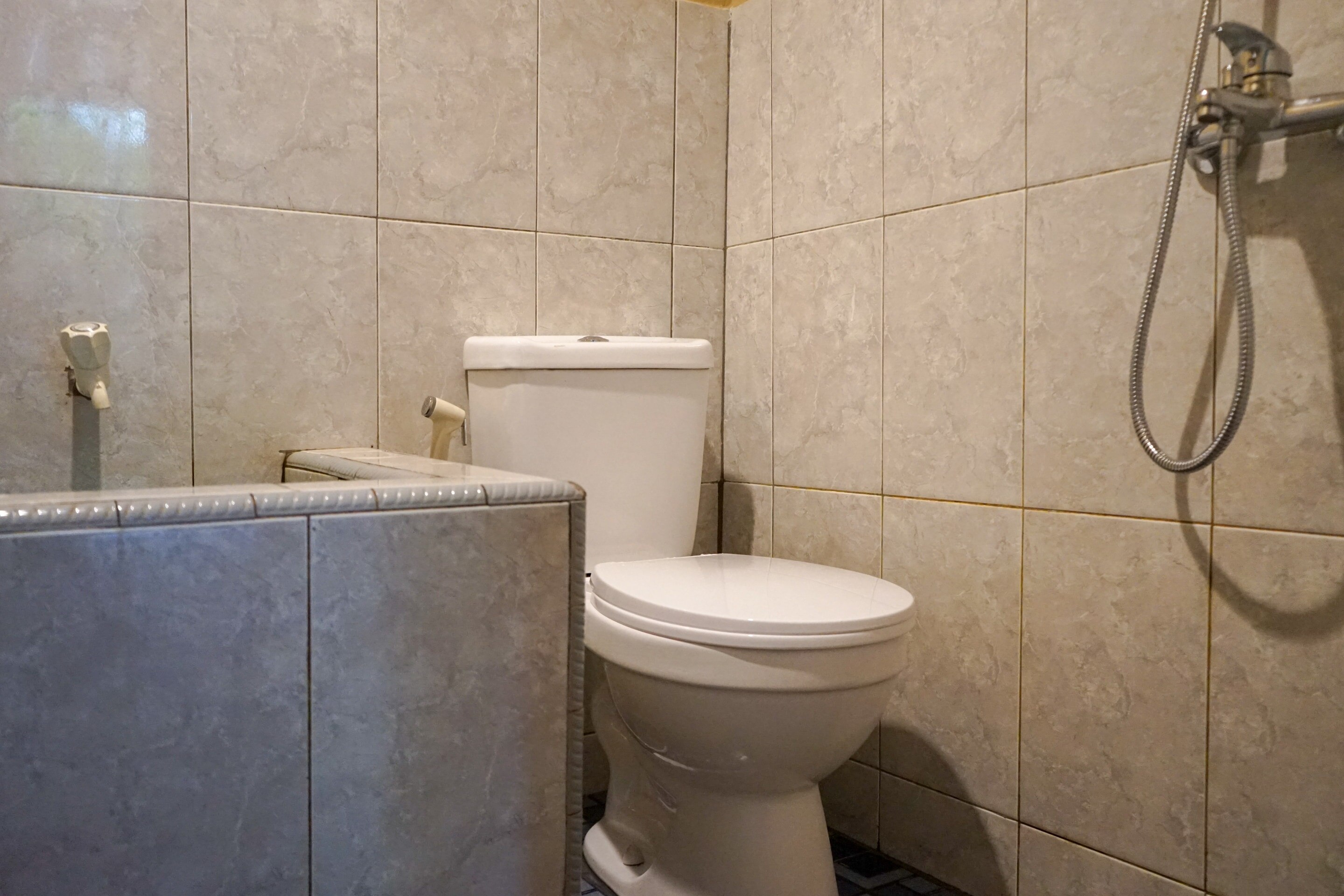 OYO 2029 Hotel Jatimas - Tap to explore photos