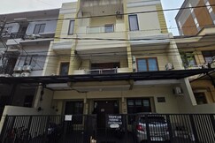 Hotel O near Mall Ciputra World formerly 28 Residence, Jakarta