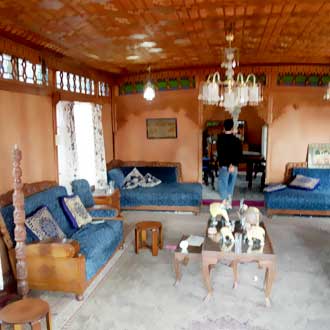 Gul Noor Houseboat - Tap to explore photos