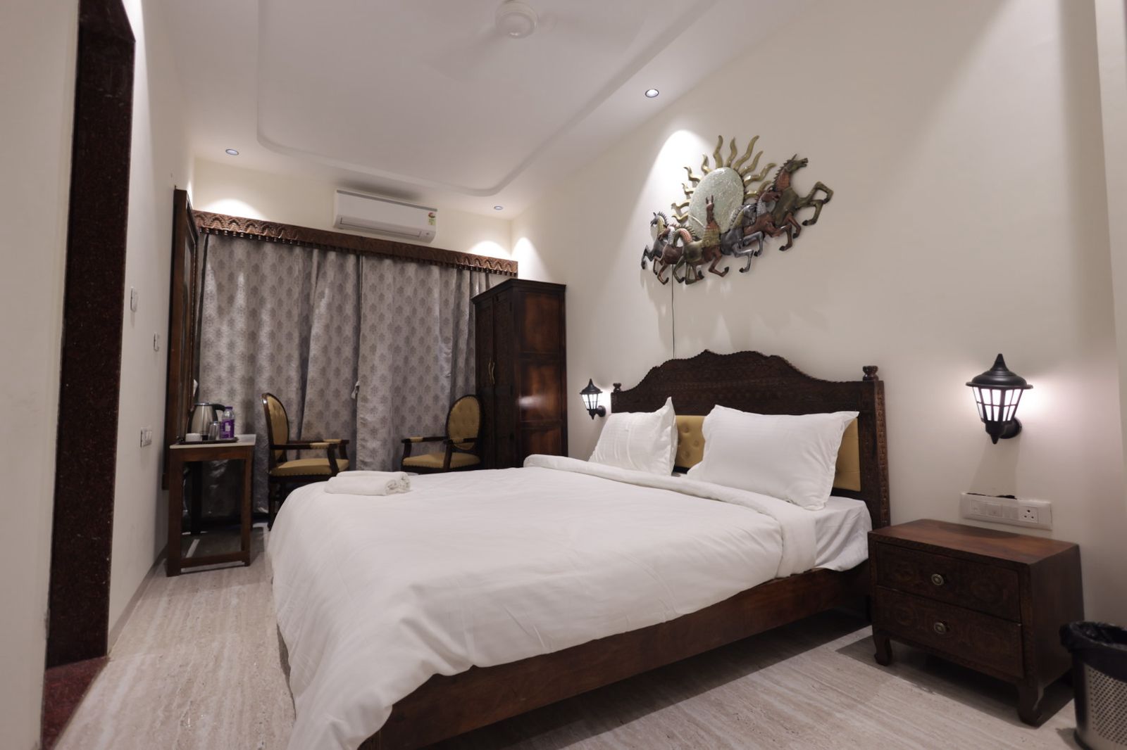 Royal AC Room with Bathtub 1