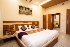 Hotel Crown Plaza, Sikar