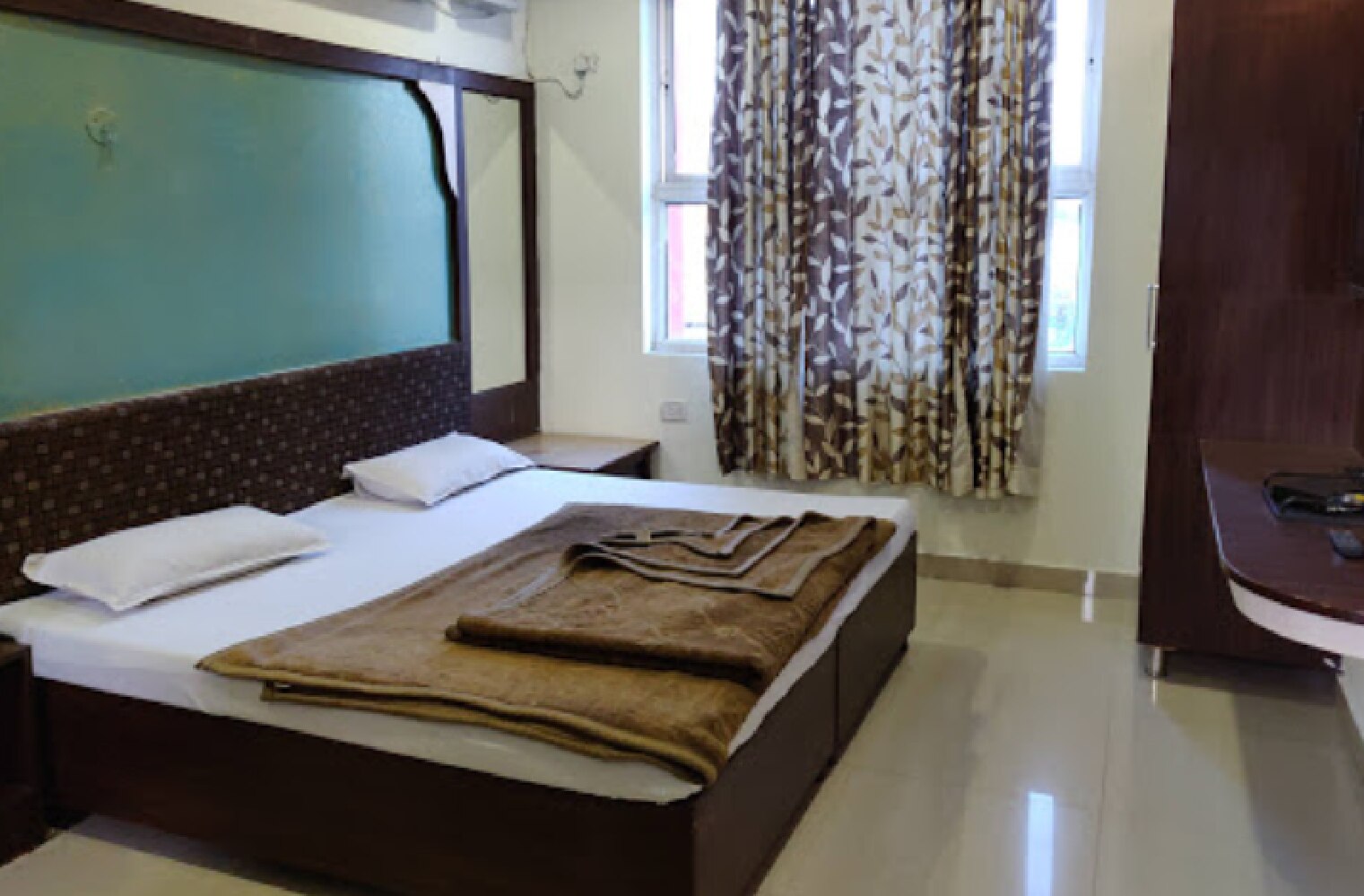 Girnar Guest House - Tap to explore photos