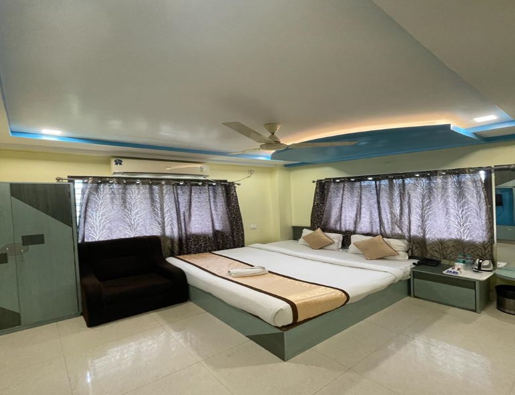 Hotel Sundaram Palace - Tap to explore photos