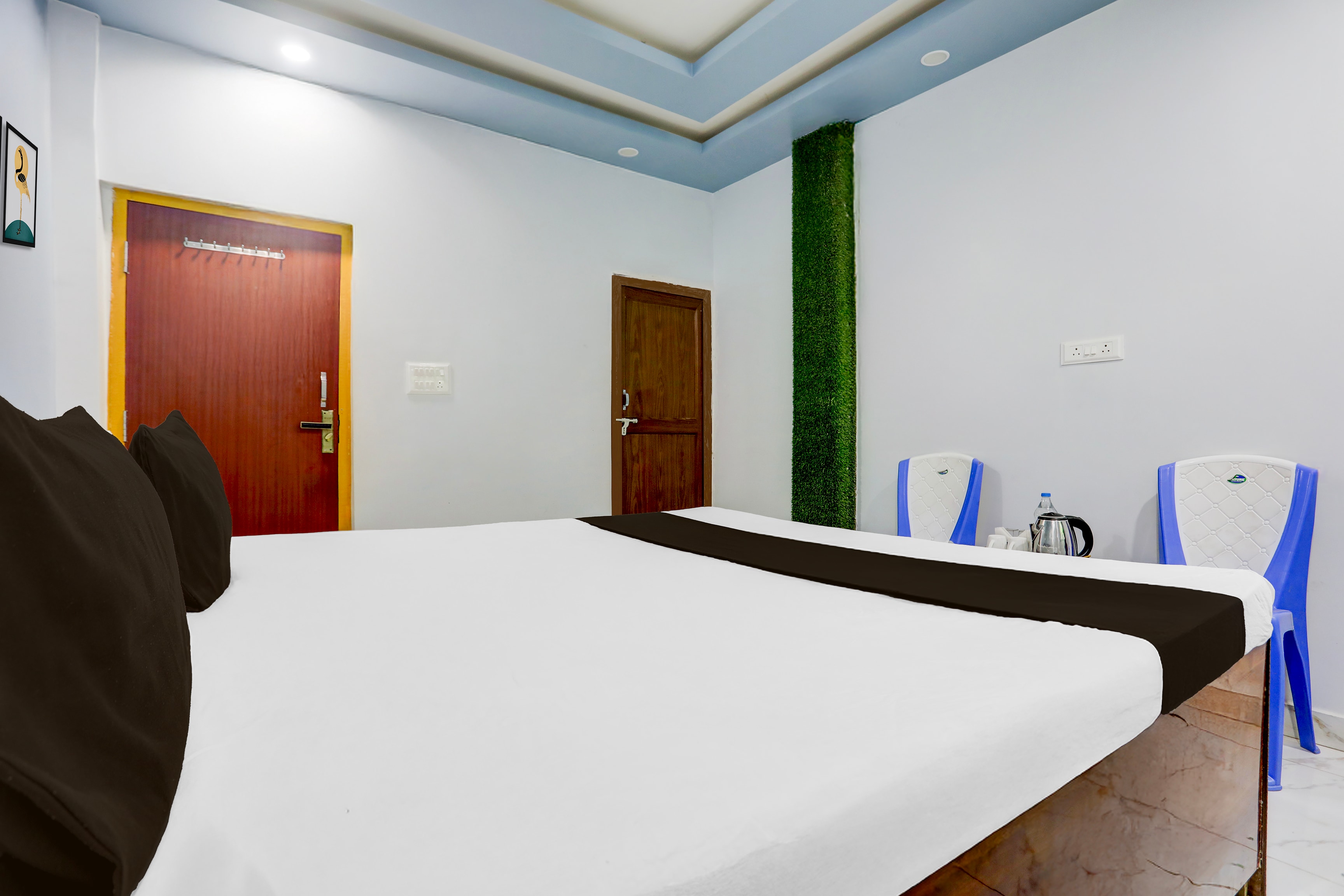 OYO Annapurna Restaurant & Hotel - Tap to explore photos