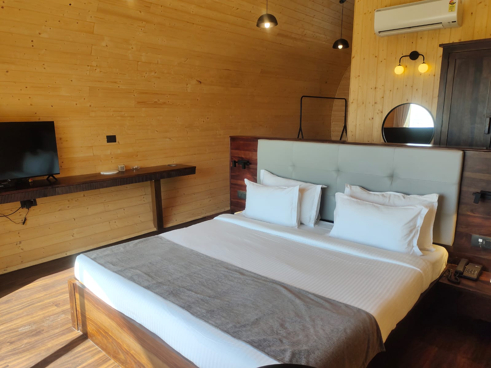 Praveg Beach Resort Diu Ghoghla Beach - Tap to explore photos