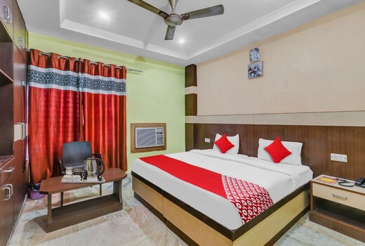 Hotel O Crystal Near Gomti Riverfront Park