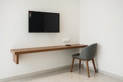 Lavender Hotels with Swimming Pool - Statue of Unity, Vadodara