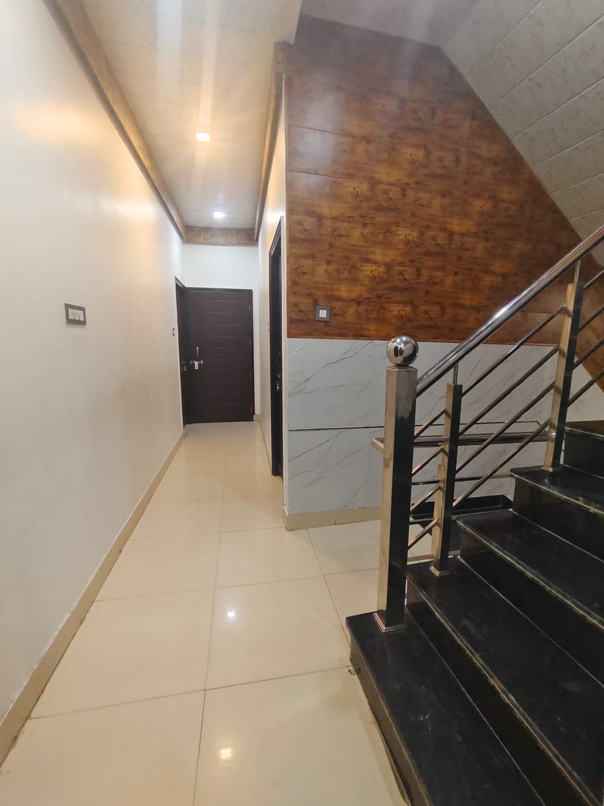Hotel Yashoda Sadan - Tap to explore photos