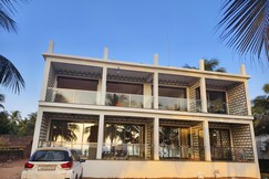 Breeza Stays, Malvan