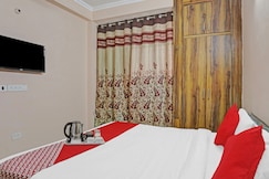 Hotel O Star Sector 16 Metro Station, Noida
