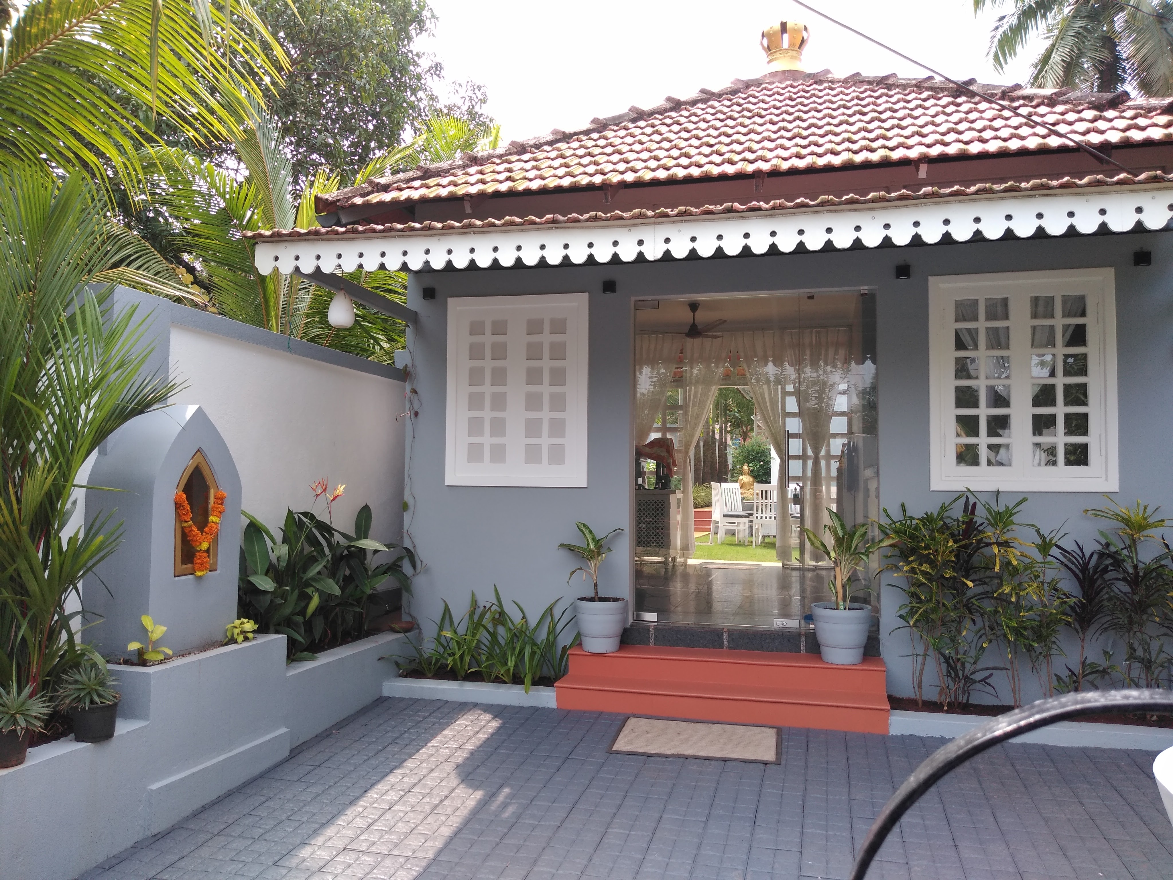 Crown Villa Vagator Rooms Near the Beach Best Rates on Goa Hotel Deals
