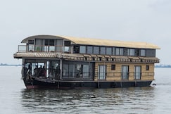 VISTARA BACKWATER CRUISE, Alleppey