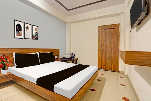 Collection O Kadodara Bus Terminal Formerly Hotel Rudra