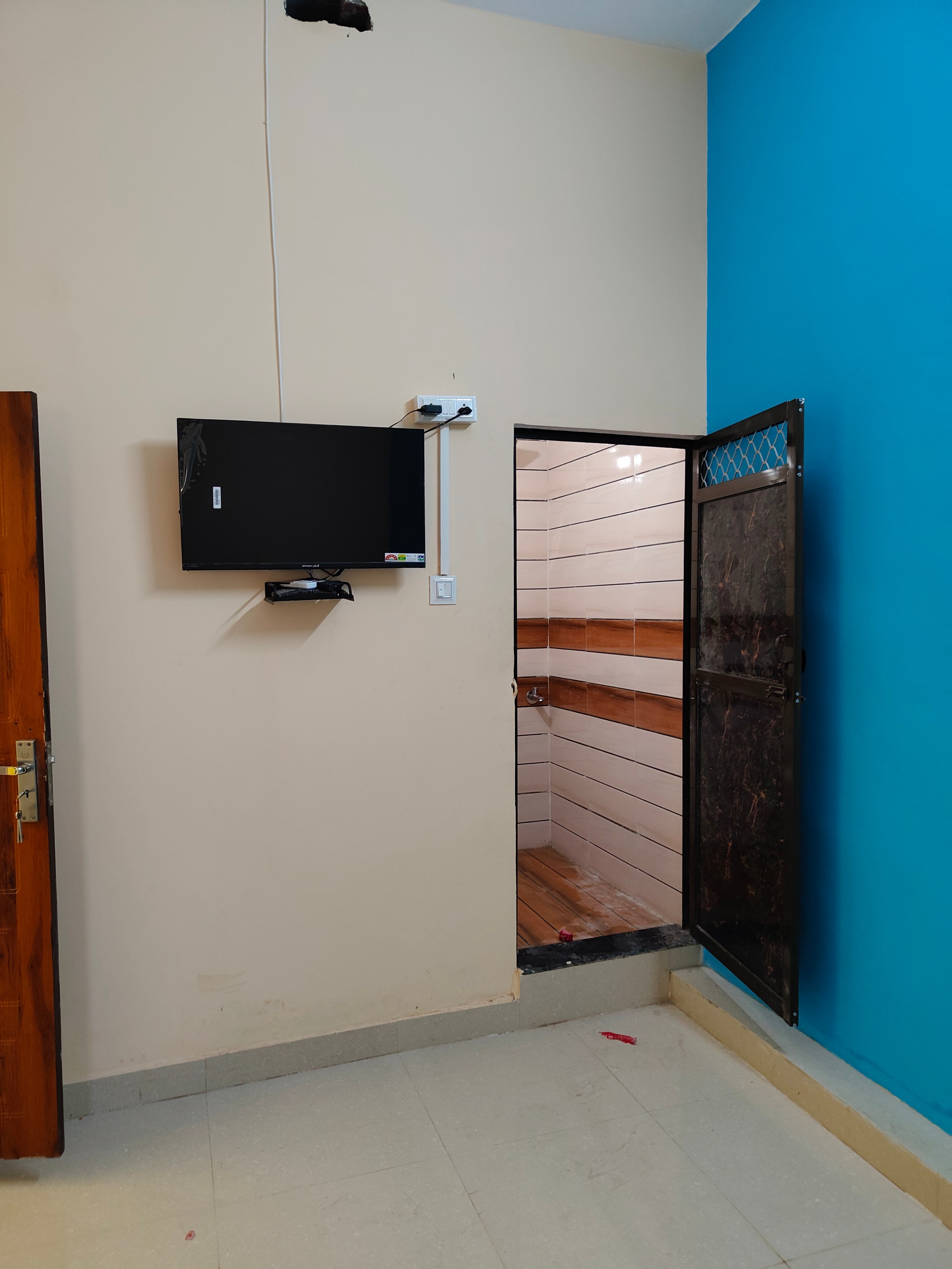AASHIRWAD PAYING GUEST HOUSE - Tap to explore photos
