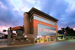 Hotel Navaratna, Pathanamthitta