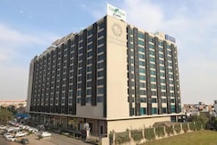 Crown Studio Apartment with pool, Jaipur