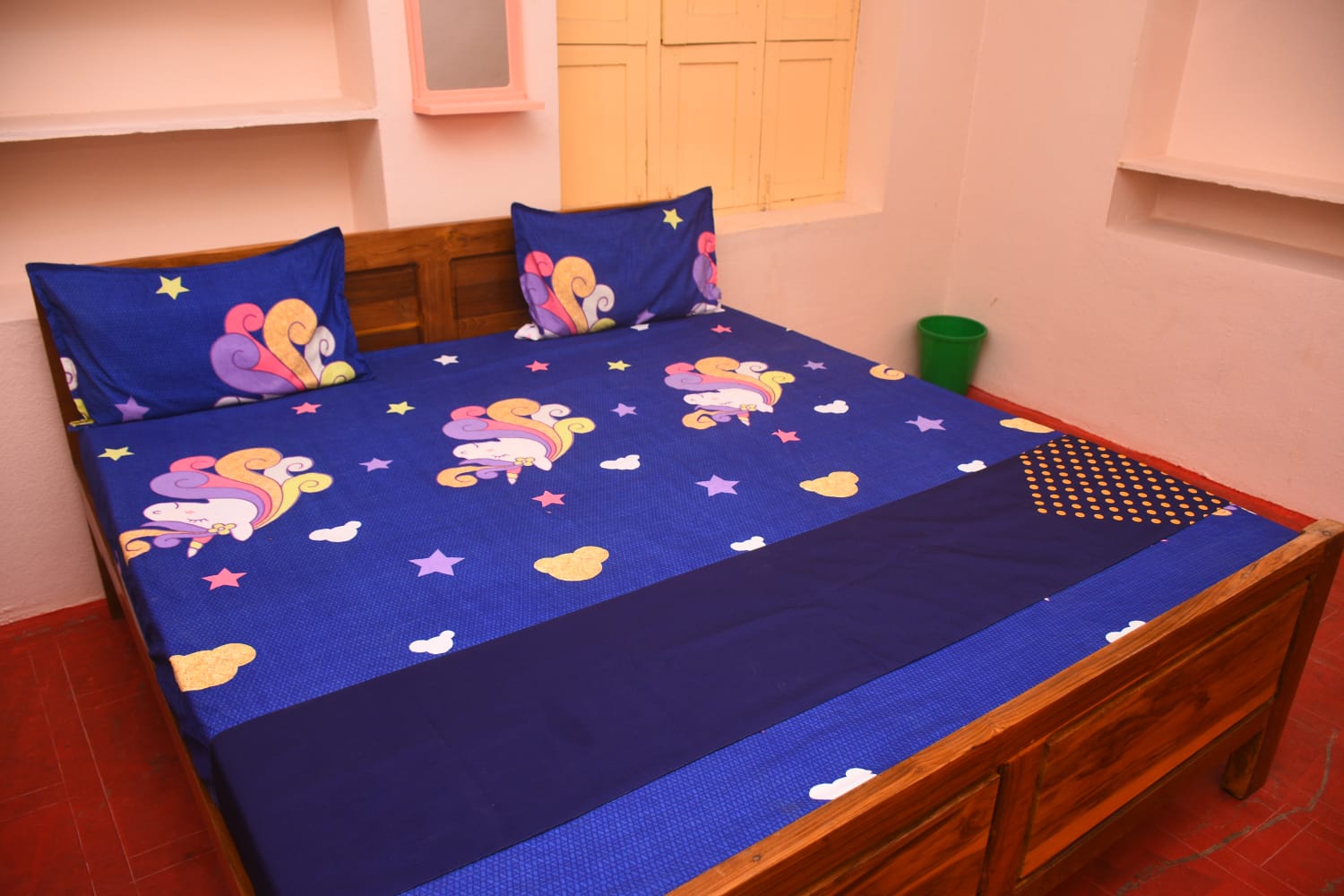 HOTEL R HOMESTAY - Tap to explore photos