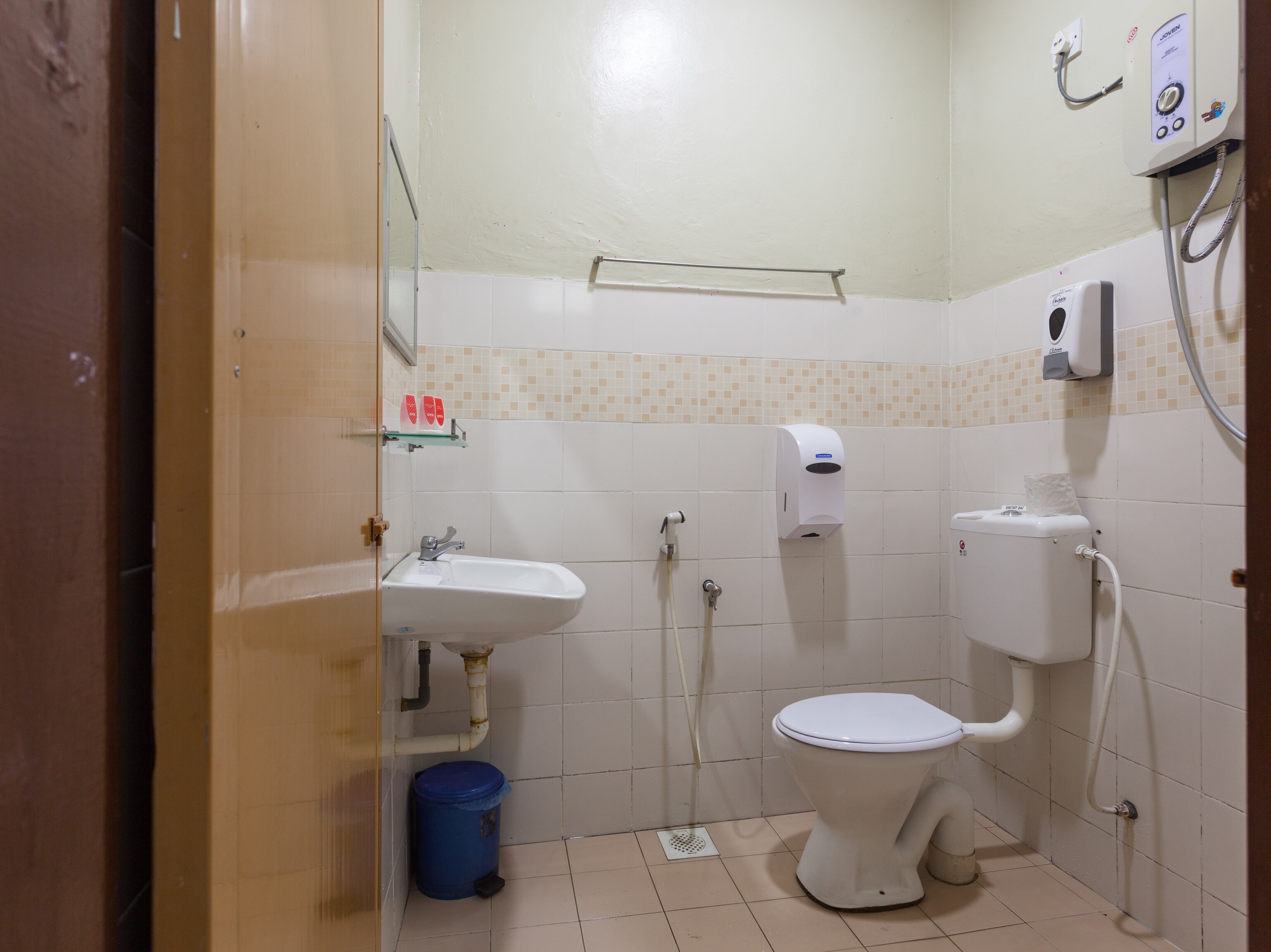 OYO 1194 Best Stay Hotel Pangkor - Tap to explore photos