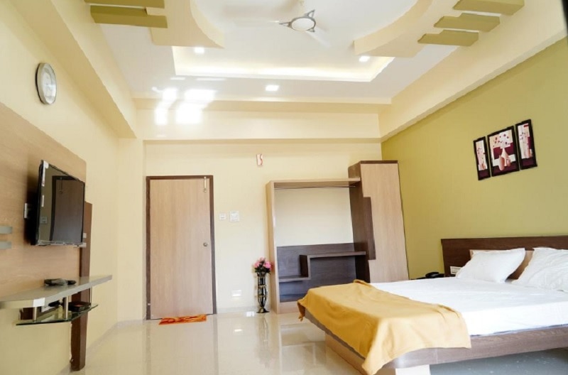Hotel Pranav Lodging  - Tap to explore photos