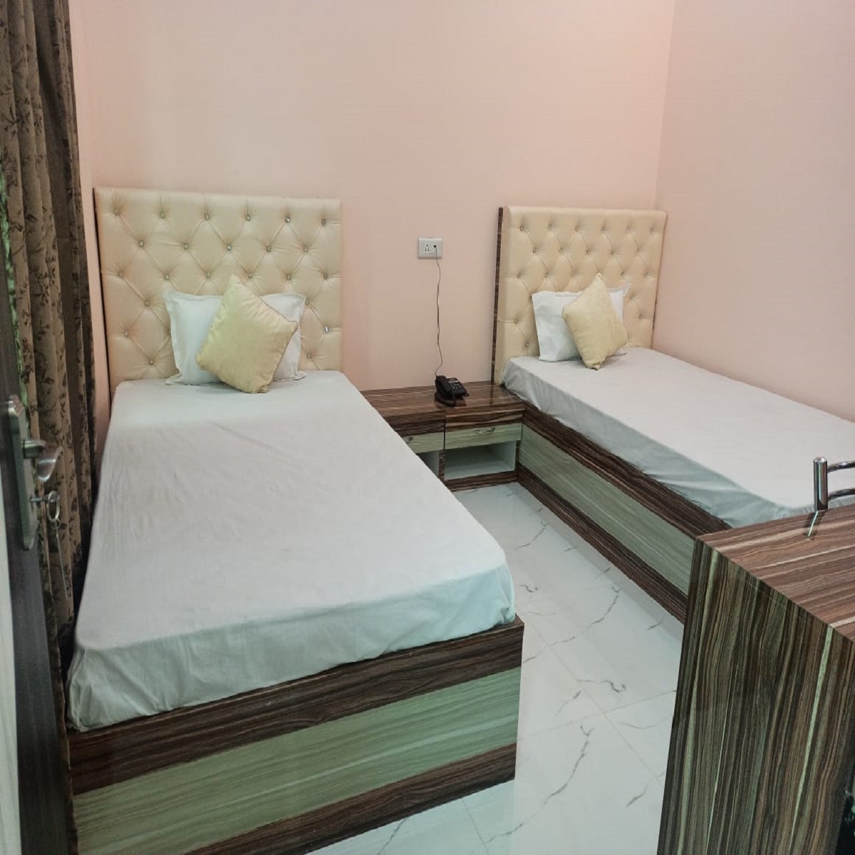 Hotel LumbiniInternational Varanasi - Tap to explore photos