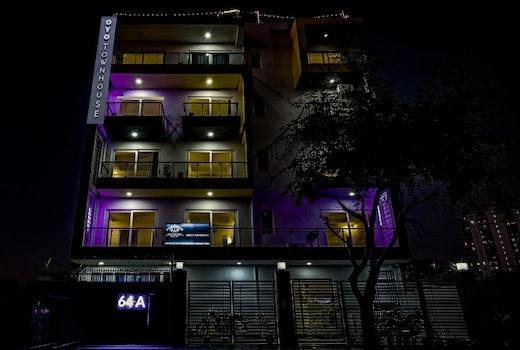 Super Townhouse Tipsyy Near Bestech Central Square Mall