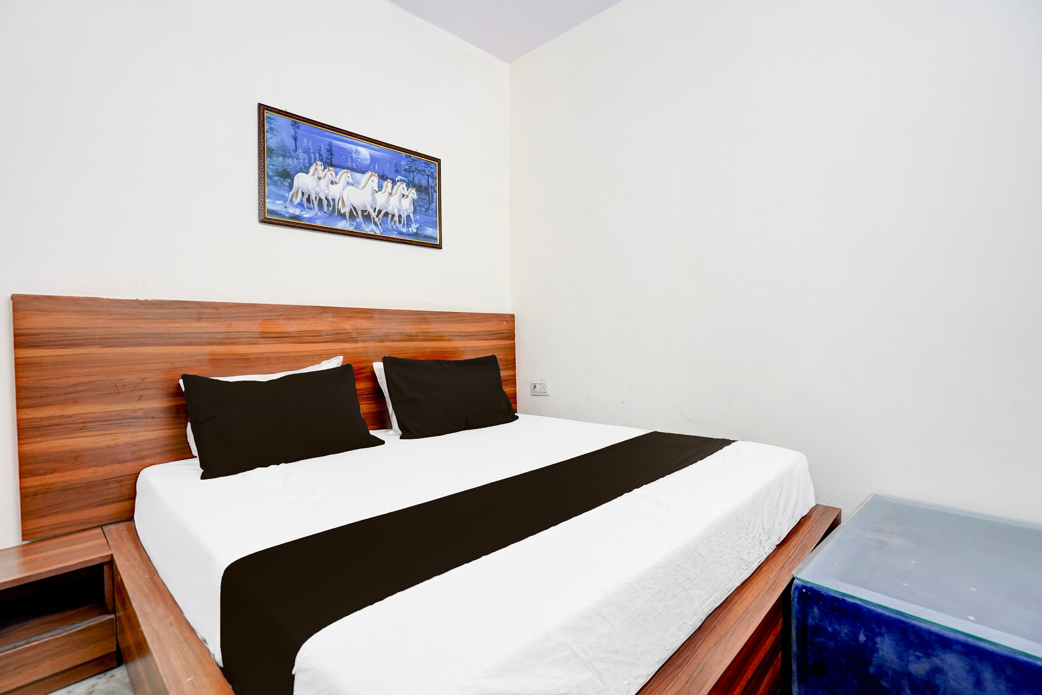 Hotel O Mayur Deluxe - Tap to explore photos