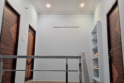 Urban White villa Home stay, Auroville