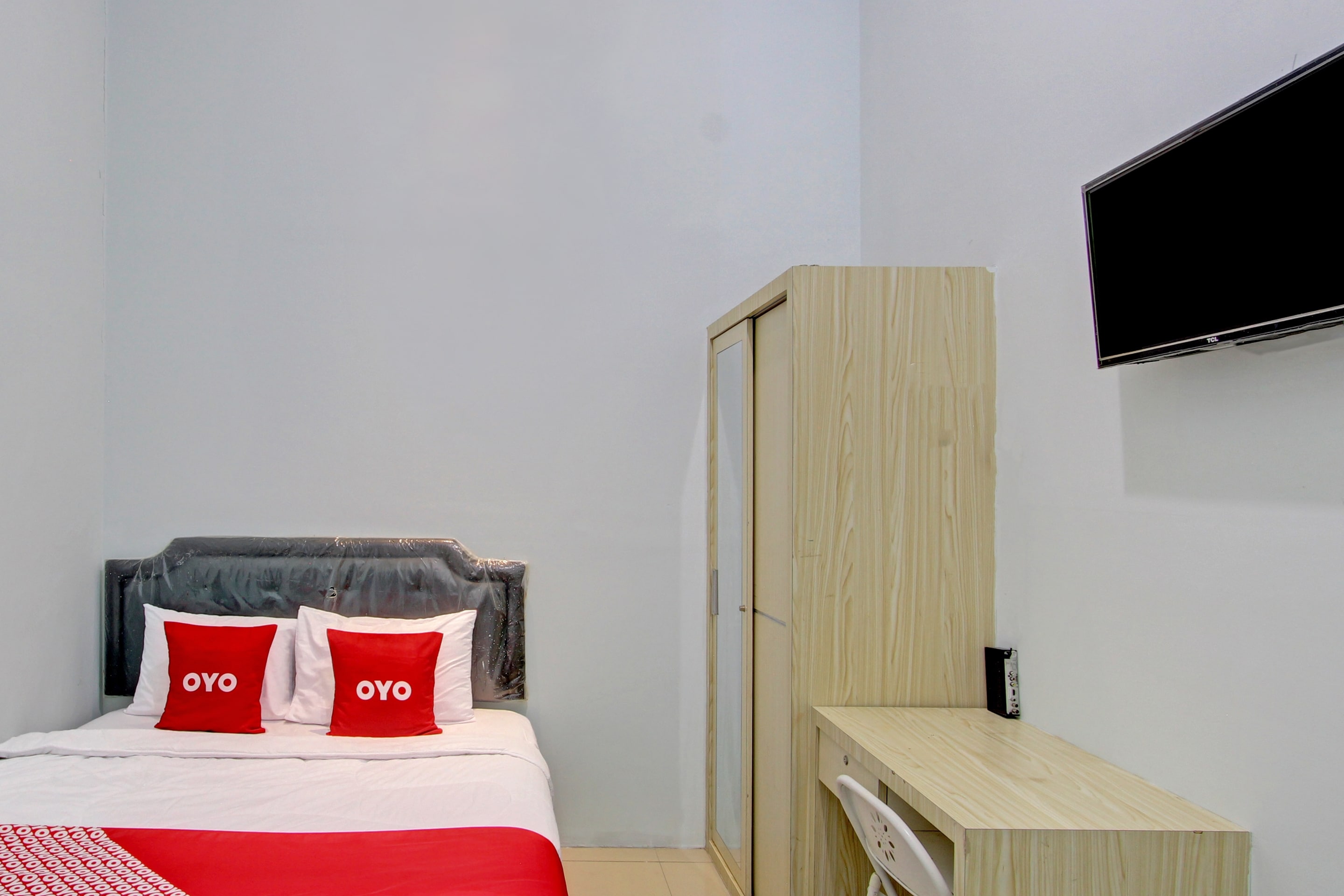 OYO 93095 New Puspa Residence - Tap to explore photos