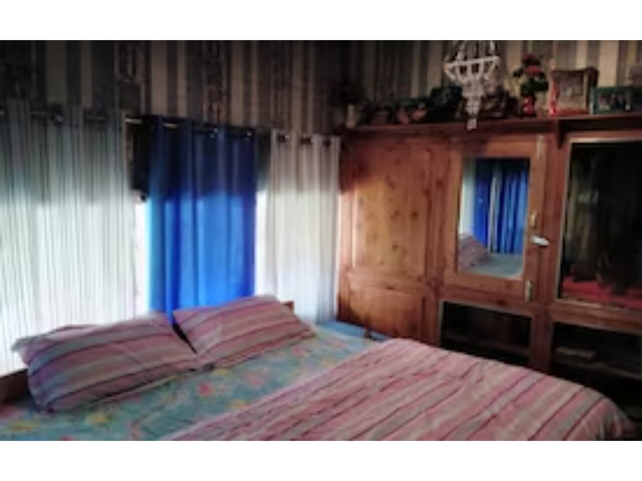Hotel Meena Paying Guest House - Tap to explore photos
