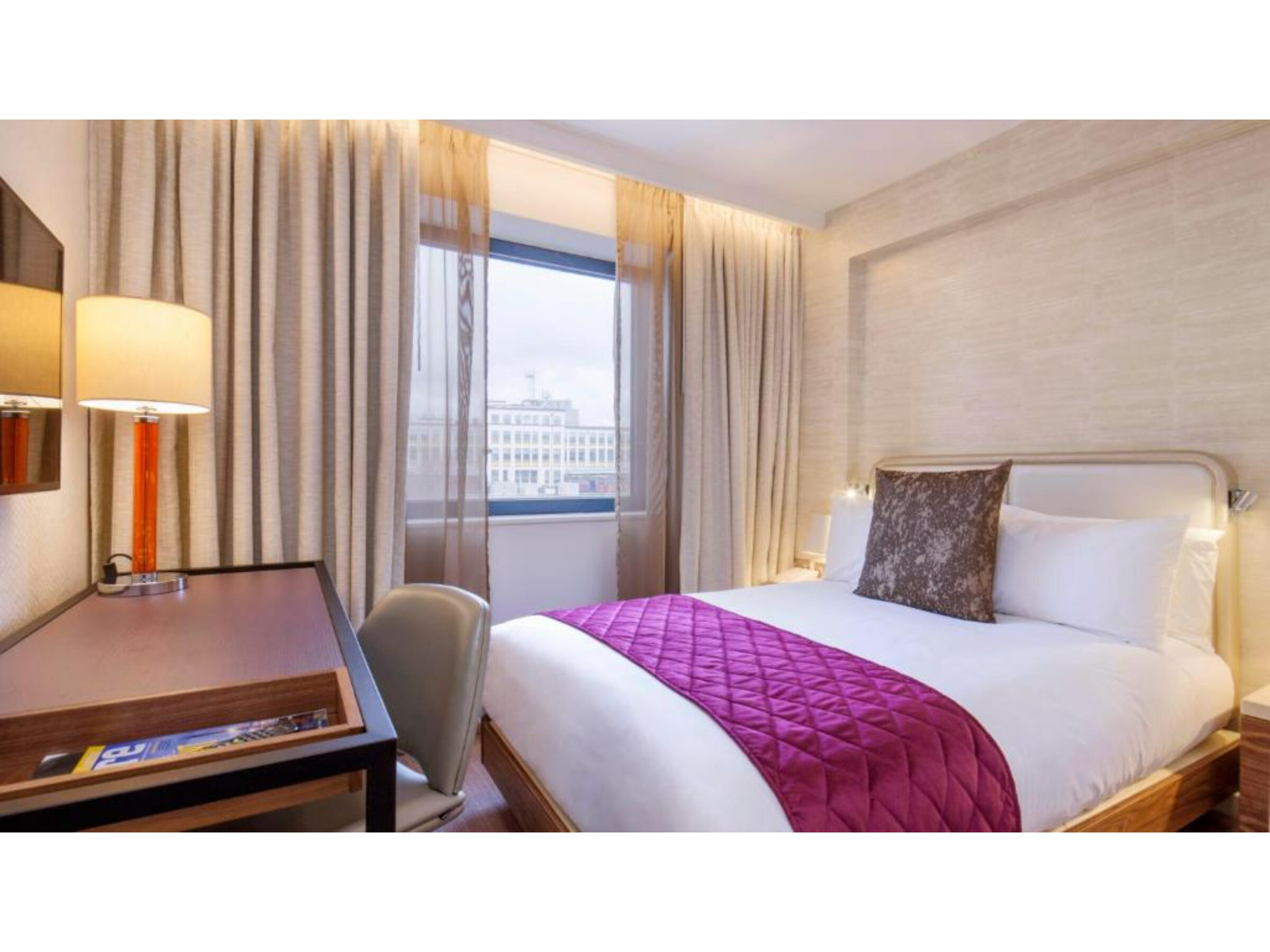 Crowne Plaza London - Kings Cross - Tap to explore photos