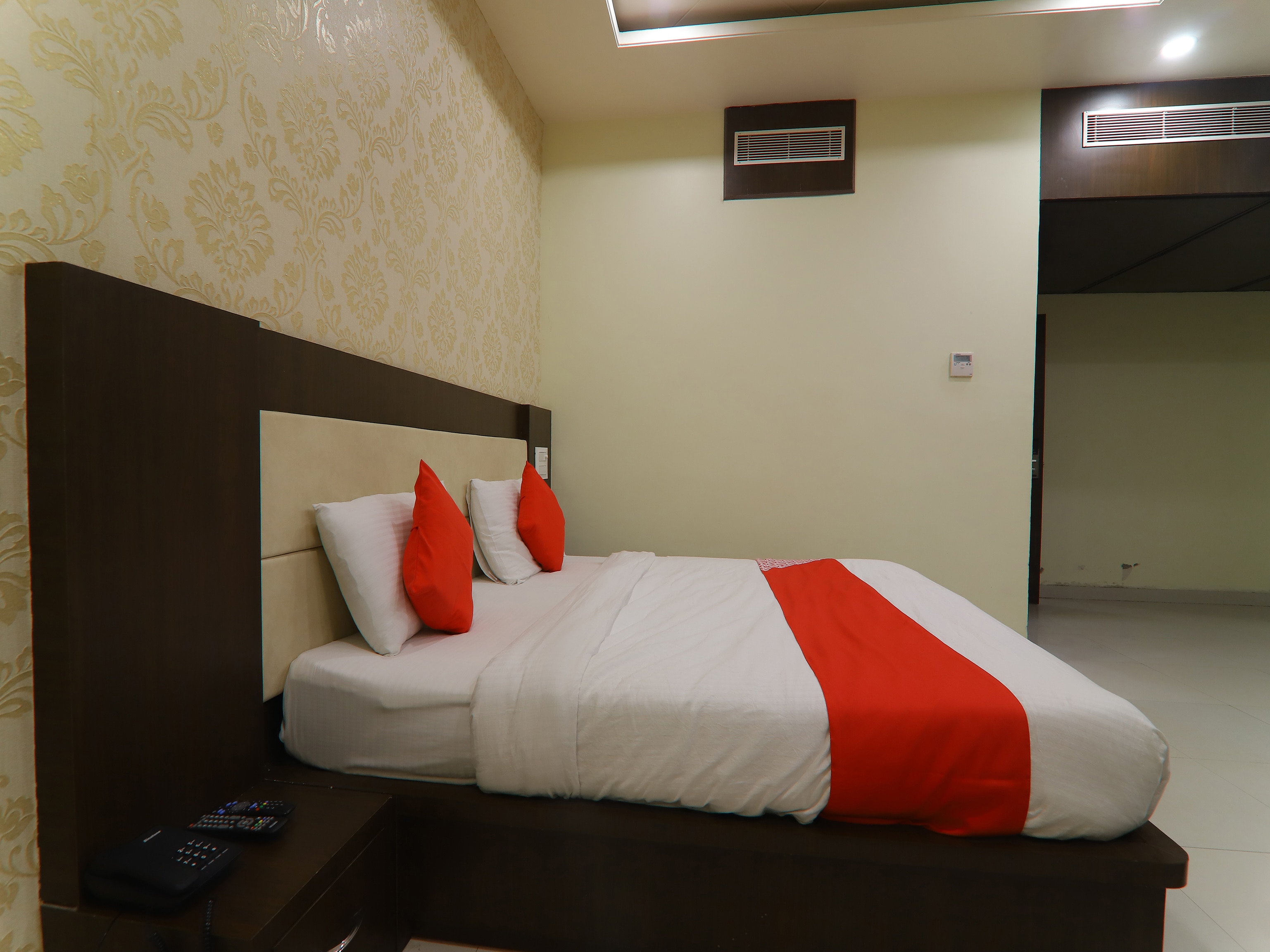 The Naruka Pride Hotel & Paradise, Gangapur City - Tap to explore photos