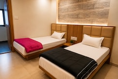 HOTEL MIDTOWN AC AND NON AC ROOMS, Godhra