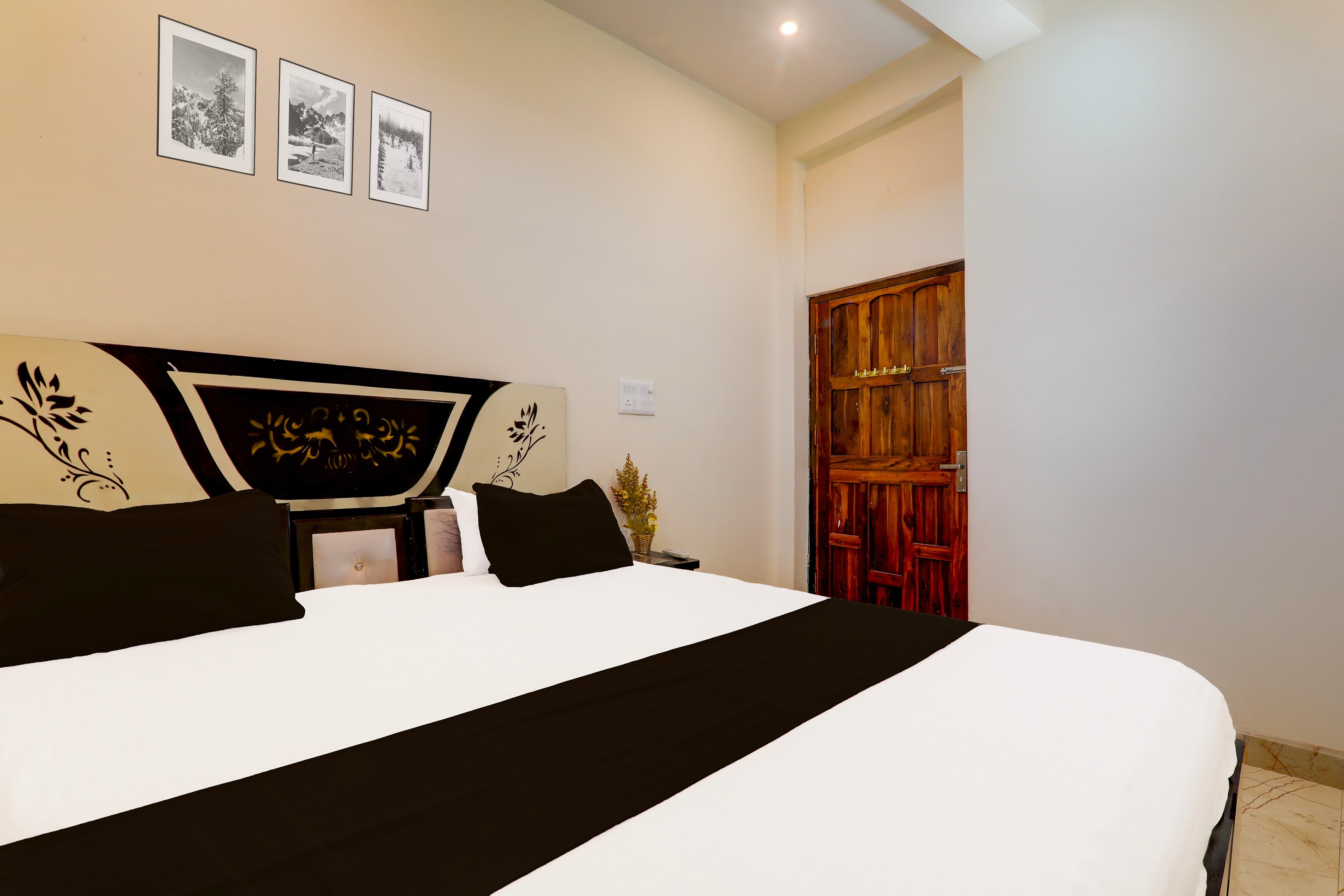 Hotel O PARADOX HOTEL AND RESTAURANT - Tap to explore photos