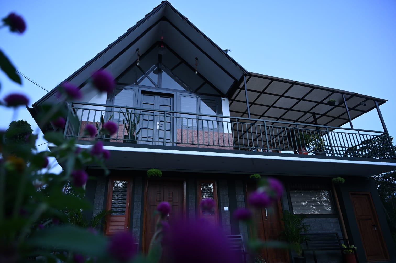 Moonglade Serviced Villa - Tap to explore photos