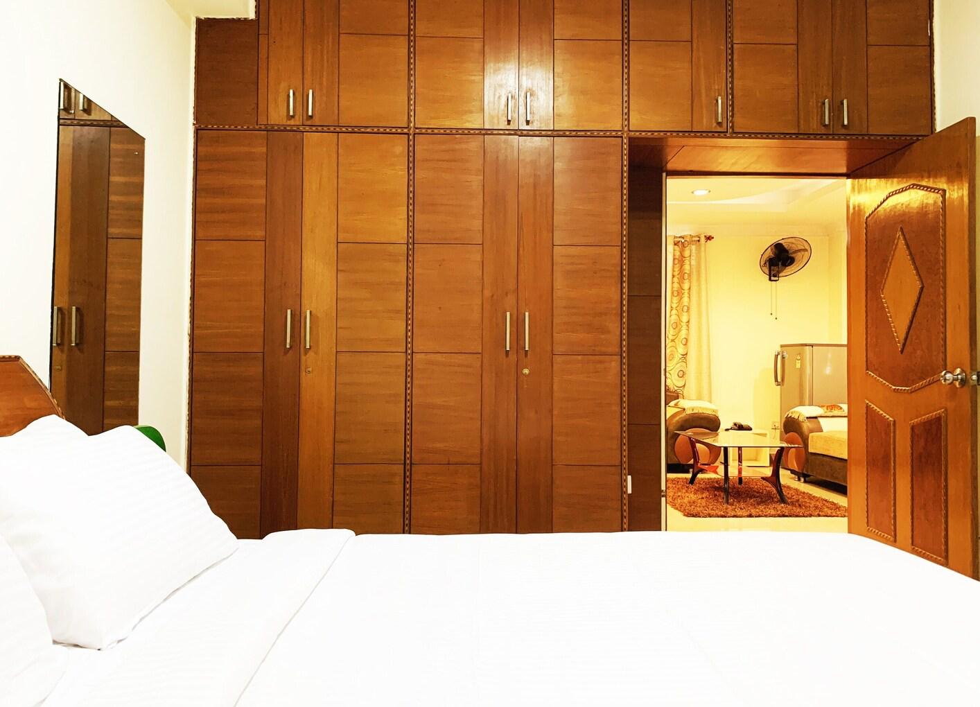 TANOUR LUX 2BHK serviceapart - Tap to explore photos